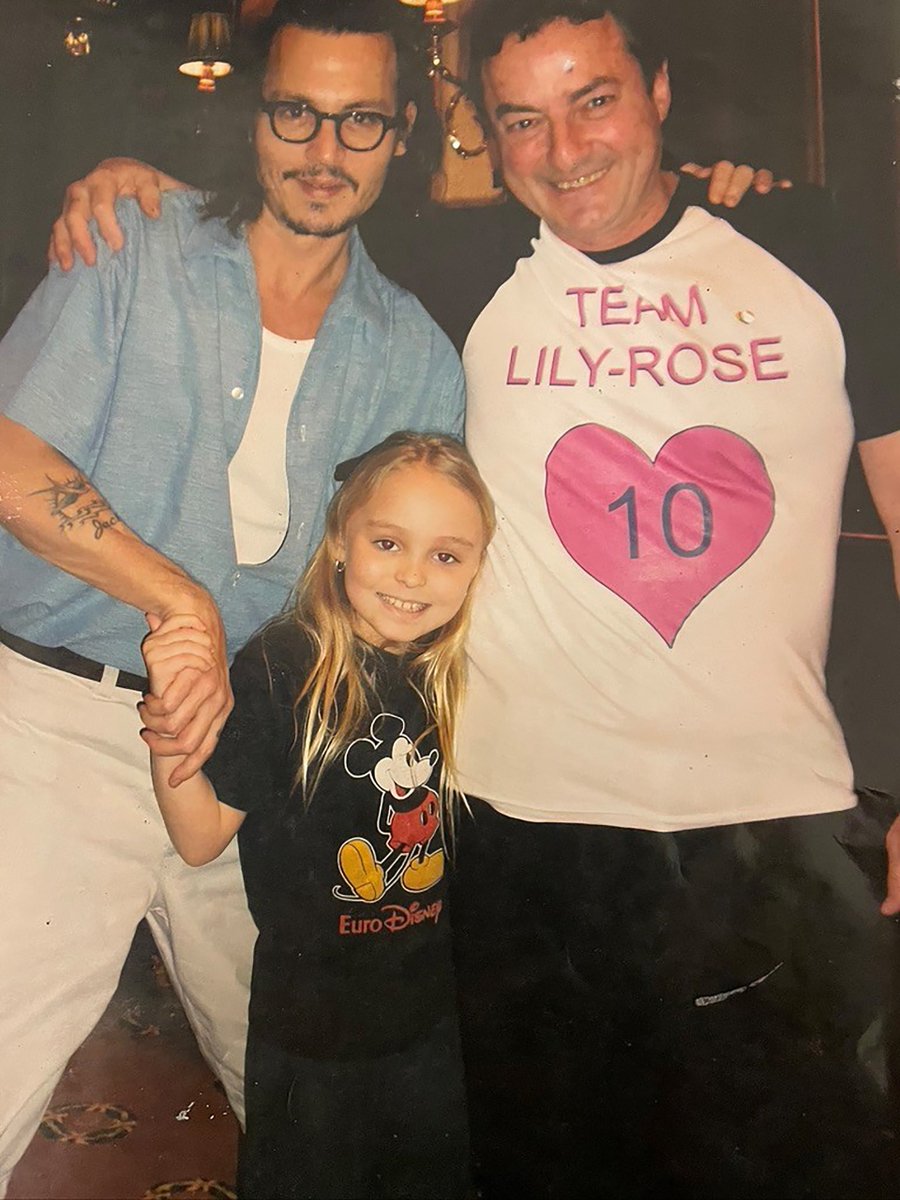 Marussia15's tweet photo. I swear this is the most adorable photo of Johnny and Lily I've ever seen (with Ricky Richardson - The Great Ormond Street Hopital's paediatrician)💖
#JohnnyDepp #LilyRoseDepp https://t.co/BWxjNKp6hJ