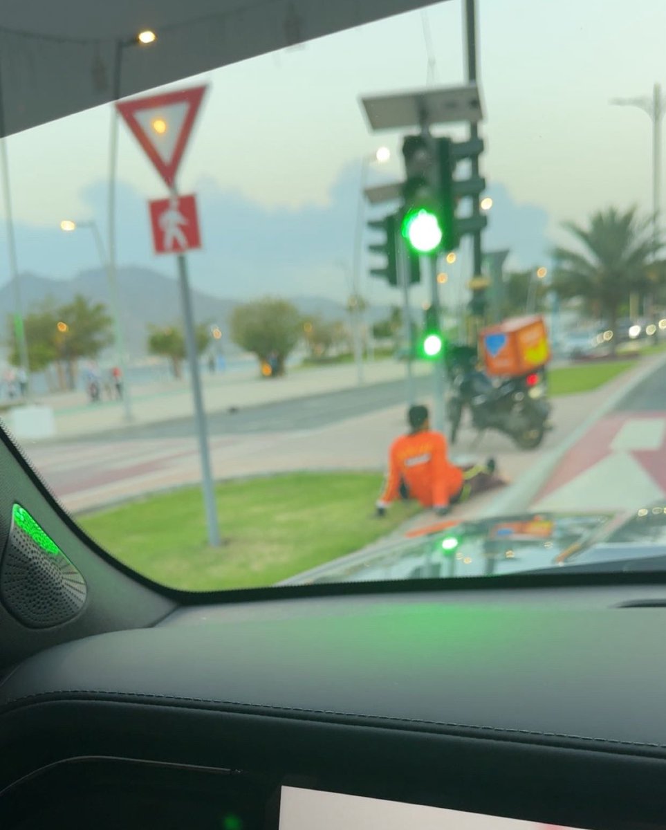 دعواتكم لهم يخوان على هالأذان..

يالله عسى انه يتبدل حالهم للافضل وان يرزقهم ويعطيهم قد التعب الي تعبوه والهم، الي عاشوه من غربه وغيرها..