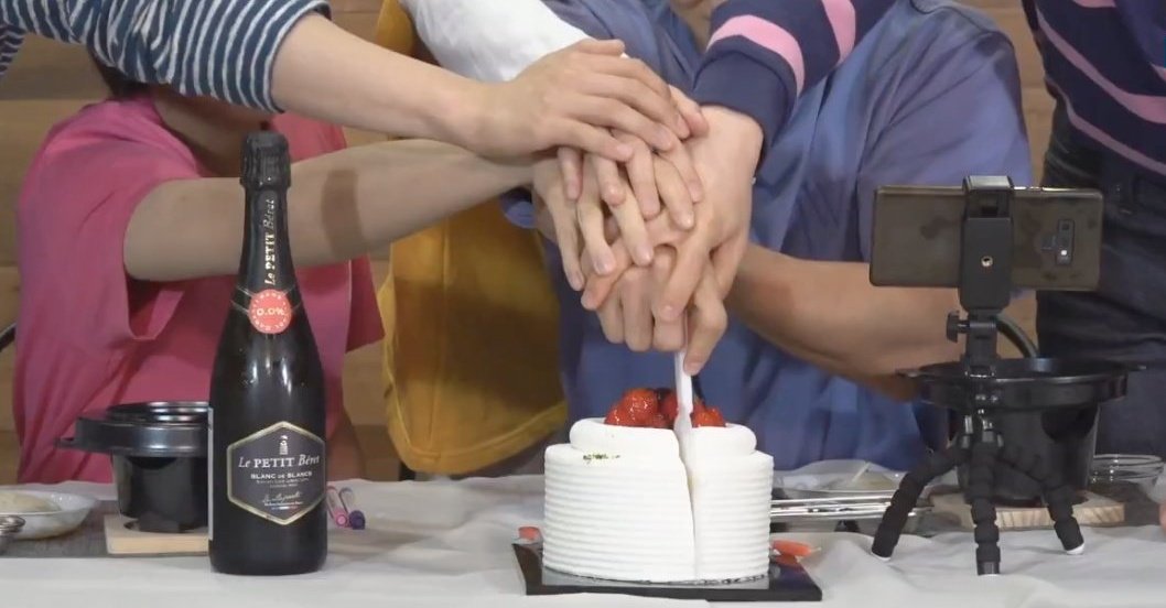 Maeyang931's tweet photo. NU'EST 14th Anniversary 🎂🥂🥳

My NU'EST ~love you always 🫶
#뉴이스트_데뷔14주년_축하해
#NUEST_14TH_ANNIVERSARY https://t.co/LMQ5UL0QC4