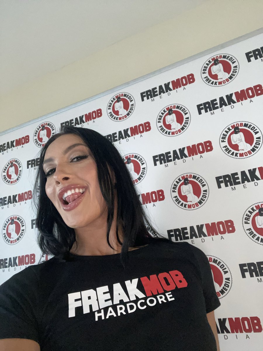 ValerieVixenXXX's tweet photo. Yesterday, on set with @FREAKMobMedia ‼️🖤♥️🖤♥️

I absolutely loved this shoot!🍒👅💦 https://t.co/m6tylAF9kC