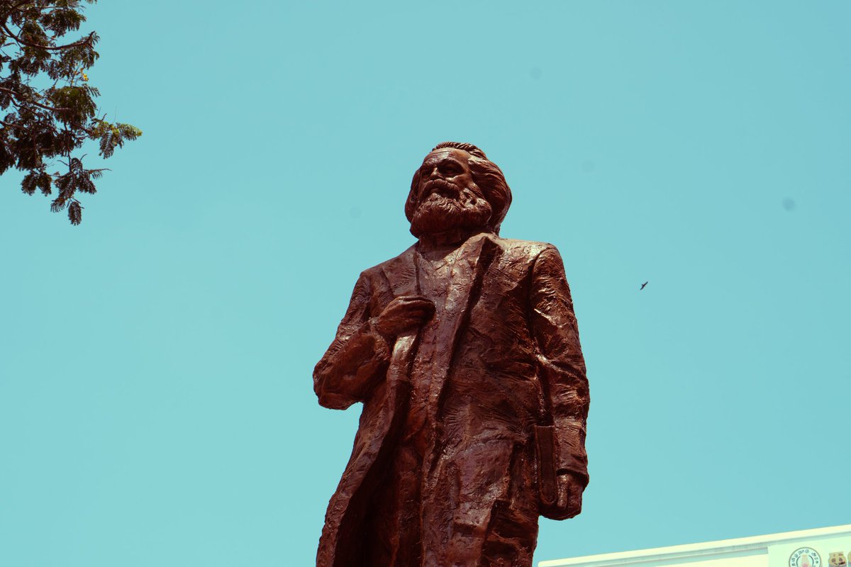 Remembering our comrade Marx on his 143rd death anniversary ❤️✊🏾

Photo of the Marx statue in front of the Connemara library in Chennai