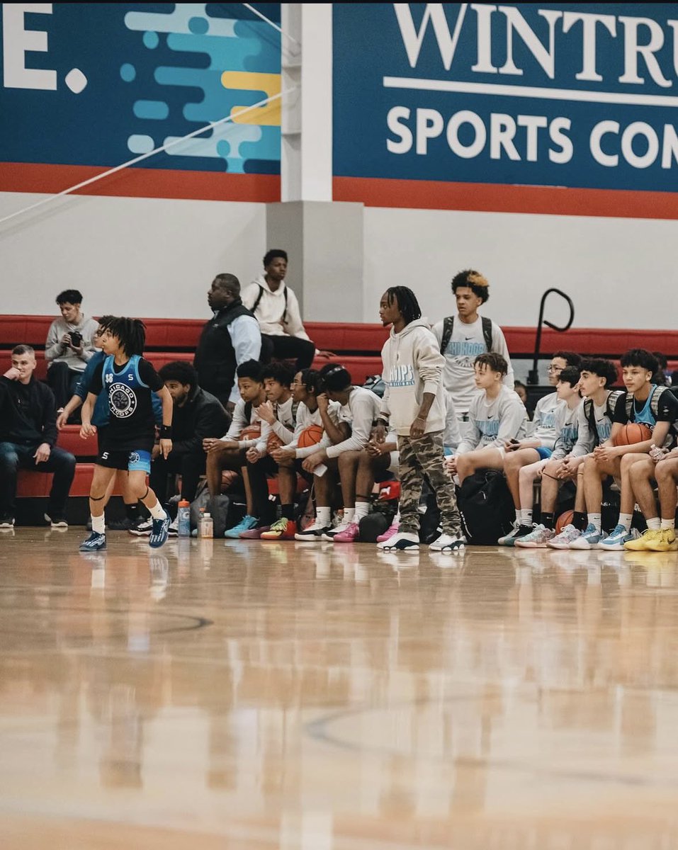 ChicagoHoopsAAU's tweet photo. Excited to have Marcus back leading the 14U squad alongside Tyler!

He enters his 3rd season with Hoops! 

Coach Marcus focuses are building brotherhood, Developing dogs on the court &amp; disciplined young men off it.
#GoHoops🔵⚪️ https://t.co/3v1U9uopcx