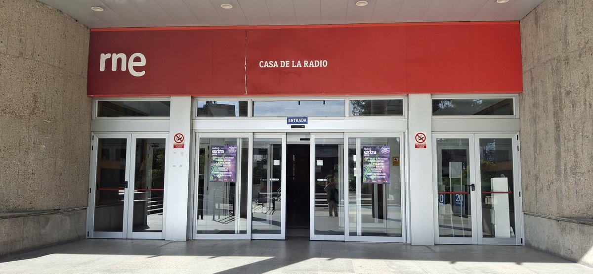 BorjaInzaRTVE's tweet photo. Un placer y un lujo presentar anoche en RADIO NACIONAL RNE "Radiogaceta de los deportes", el programa decano de la radio DEPORTIVA española.
La había presentado alguna vez hace muchos años. Me vinieron recuerdos del maestro, Juan Manolo Gozalo.
#Equipo
#RNEdeportes
#Vamooosss https://t.co/aYWPKQdYOE