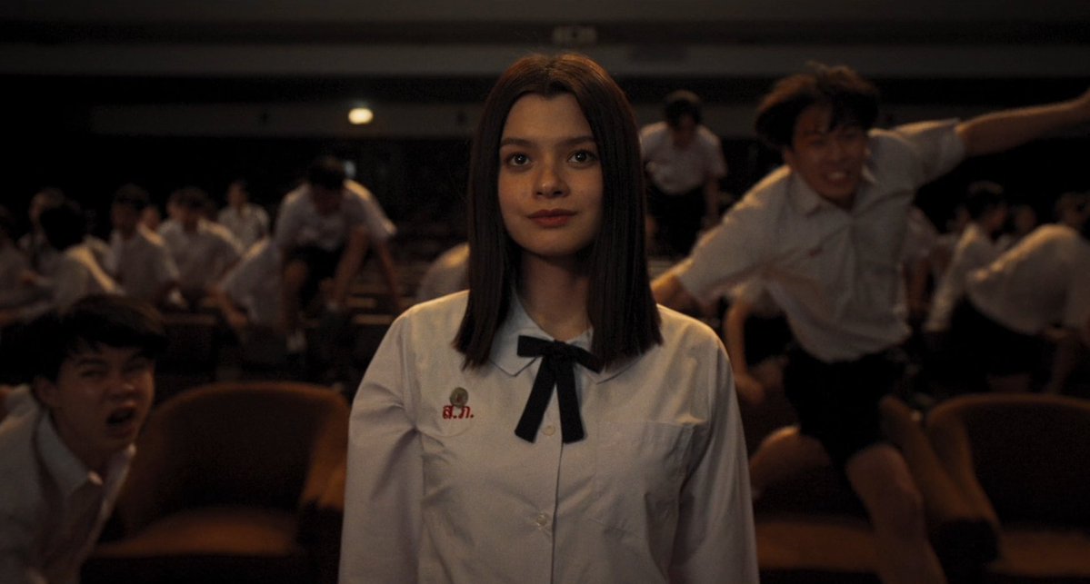 เด็กใหม่ ตอน 2 สรุปนะครับ ดู Uncut ได้อรรถรสกว่าเยอะมากๆ ดูสดนี่เจอเซ็นเซอร์คำ ก็งงว่ามันพูดอะไรวะ 
อ่ะตอนนี้สนุกขึ้่น คิดถึงตอนเลี้ยงรุ่น ซซ 1 แต่ทำไมมันสั้นจังว้า เหมือนพี่ตัดเข้าไคลแม็กซ์ละจบเลย ค้างเติ่ง

#เด็กใหม่TheResetEP2 #GirlFromNowhereTheReset