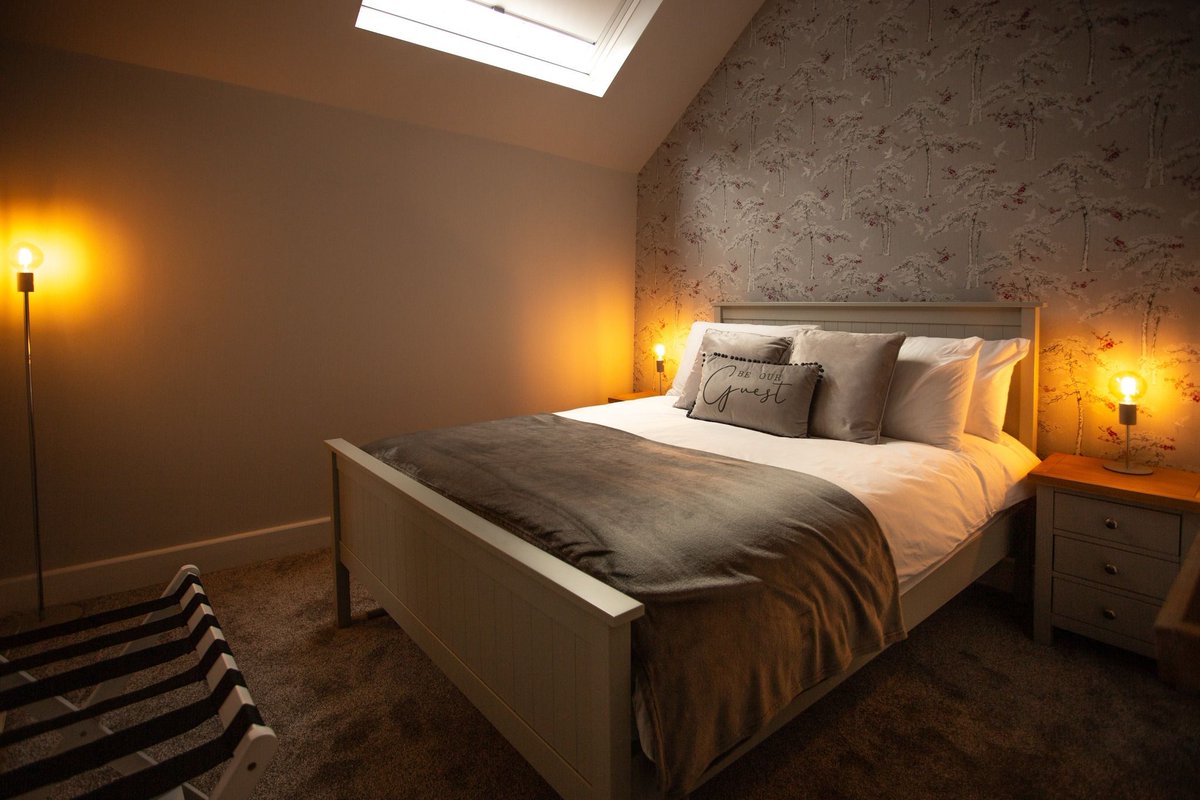 TheHolidayCots's tweet image. 🏡 The Urquhart sleeps up to 6 guests &amp;amp; has been thoughtfully designed to feel like a true home away from home. With plenty of space, it provides an ideal setting for families, friends or groups travelling together.

🛏️ Sleeps 6
theholidaycottages.co.uk/Aberdeenshire/…

#HolidayHome #GroupGetaway