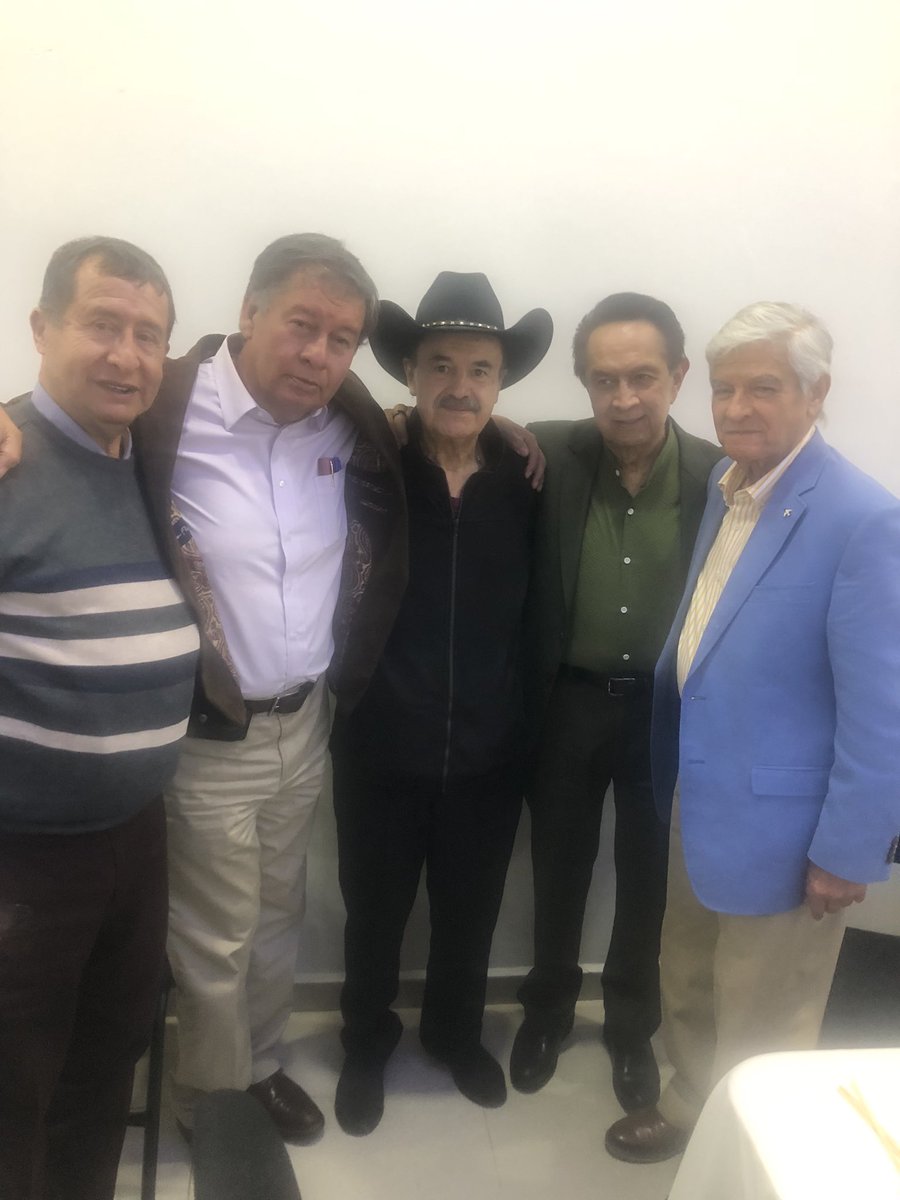 AnyeloMH's tweet photo. Hoy tuvimos la excelente oportunidad de felicitar a un gran ser humano, nuestro amigo Sergio Pacheco Aguilar con motivo de su cumpleaños y saludar al Lic Victor Manuel Tinoco Rubí exgobernador de Michoacán. https://t.co/3LoGuUdCnw