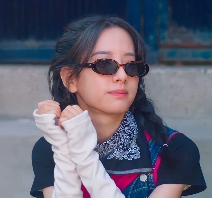 amfetamean's tweet photo. ️️ 

️️ 
"Eh—enggak ya bercanda aja kalimat terakhir tadi," tuturnya sedikit meralat. "Langsung aja deh! Saya ini Mirea, dari kemarin ikut nyempil di acara kalian itu tujuannya untuk menjadi moderator permainan pada malam hari ini. Salam kenal ya semuanya!"
️️ 
️️ 
️️ https://t.co/yPJ4sD7OWB