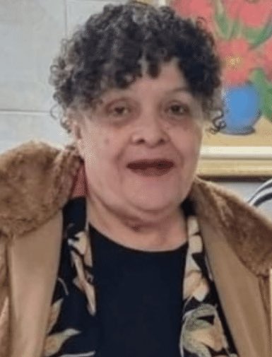 BHeMeupais's tweet photo. Moradores do JK estão de luto. Morreu nesta sexta-feira (13), aos 78 anos, Maria Lima das Graças, a famosa síndica do edifício mais emblemático de Belo Horizonte.
Conhecida por sua postura firme, ela esteve à frente da administração do condomínio por décadas e ficou marcada por uma gestão cercada de polêmicas e frequentes embates com moradores. Nos últimos meses de vida, enfrentava problemas de saúde.