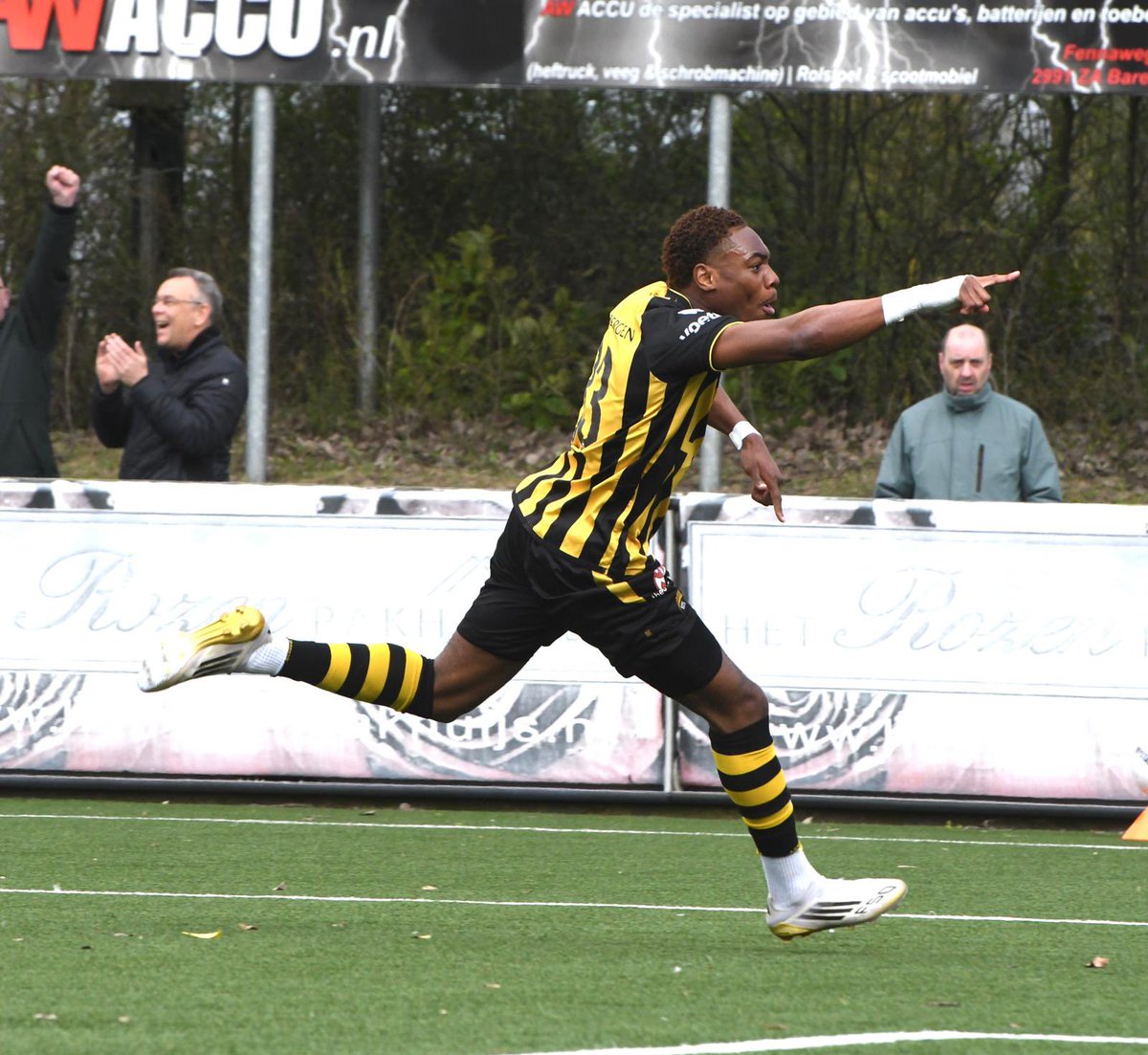 vvrbb's tweet photo. Mooie plaatjes van de Rijnsburgse doelpuntenmaker.
#barbb 0-1 https://t.co/csDb5T4lT9