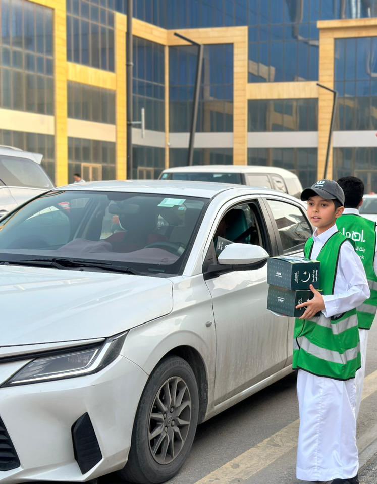 إطعام tweet media