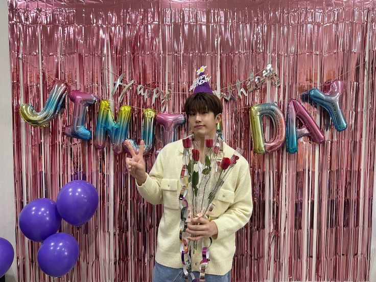 at02_23's tweet photo. 울진우 생일 너무 축하해 🎉
#우리최고의리더_진진_생일축하해 https://t.co/ce8KmB8sFx