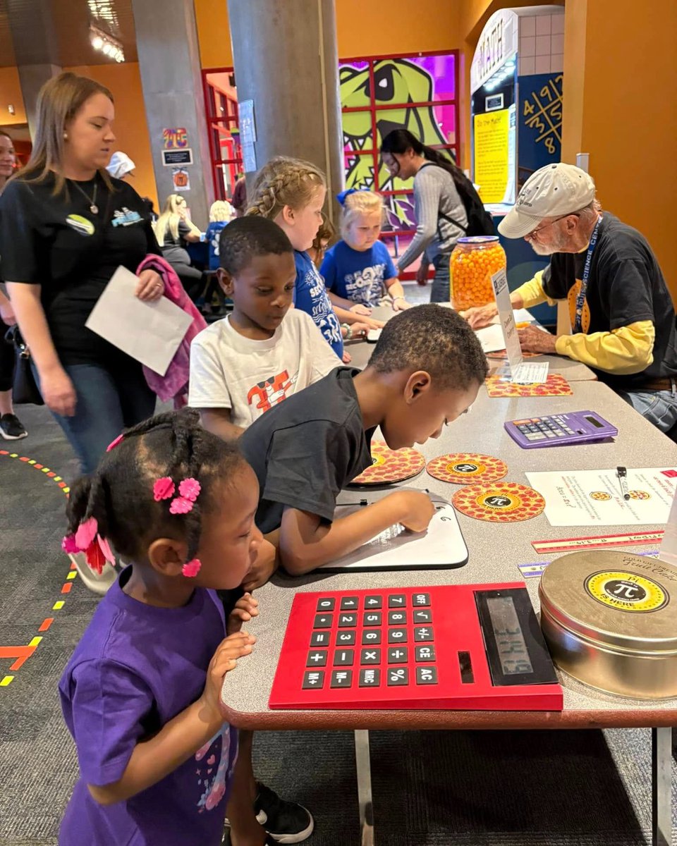 Saint Louis Science Center tweet media