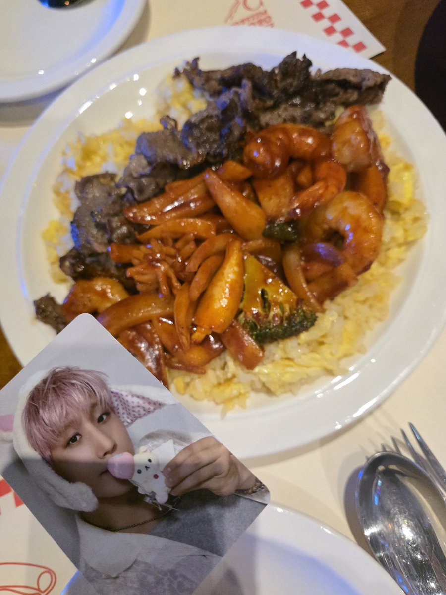 mmmmmcute's tweet photo. 진우야 생일 축하해^^
#우리최고의리더_진진_생일축하해 https://t.co/DulpVvKOzV