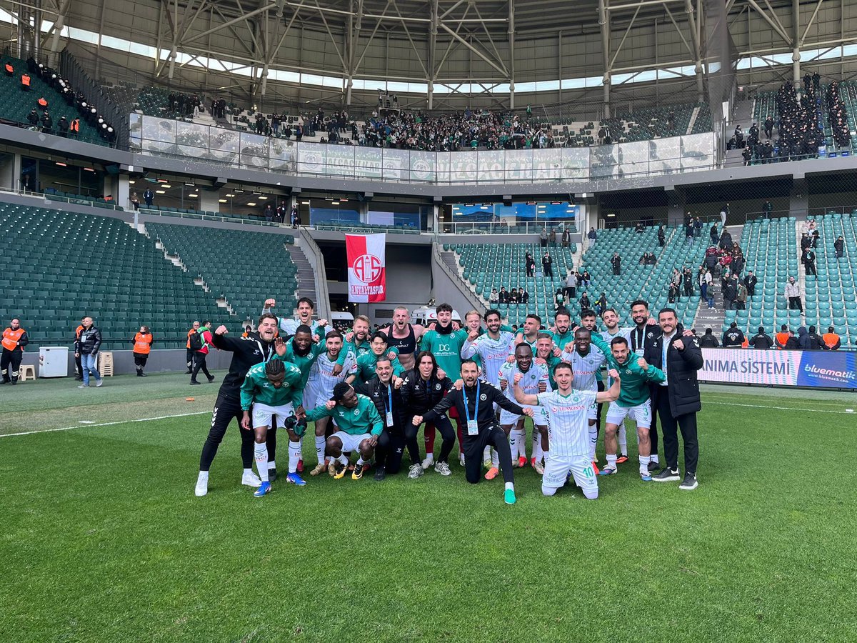 Deniz görünce dayanamıyoruz; 
Marmara, Akdeniz bakmıyoruz 😉