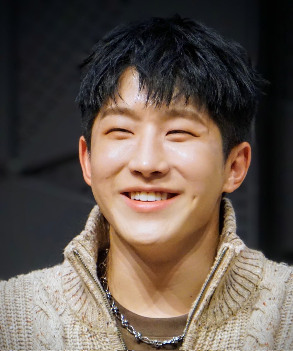 #우리최고의리더_진진_생일축하해

만날 때마다 언제나 최고의 모습을 보여주는 지누가 자랑스러워.30번째 생일을 축하할 수 있다는 것이 나의 행복이야.지누가 가는 길이 빛으로 가득하길 바라고 있어.항상 고마워요.사랑해🥰