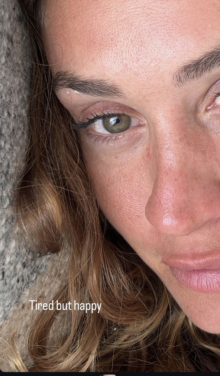 Donne du du du
amiche di sempre
donne alla moda, donne contro corrente….
Negli occhi hanno gli aeroplani
per volare ad alta quota
dove si respira l’aria
e la vita non è vuota.
Cit. Zucchero 
#HelenaxVerissimo