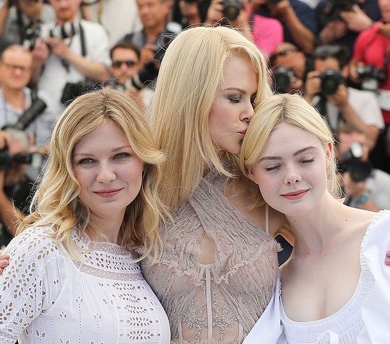 cinevow's tweet photo. Kirsten Dunst, Nicole Kidman and Elle Fanning at the Cannes Film Festival, 2017 https://t.co/DhJFeHLWGp