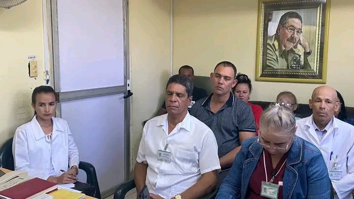 Cómo cada sábado miembros del Consejo de Dirección de la <a href="/dgslastunas/">Dirección General de Salud Las Tunas</a> participamos en las entregas de guardia de los hospitales. El <a href="/DtorDgsTunas/">Director General de Salud Las Tunas</a> precisa aseguramientos  del <a href="/AcostaHppd/">Hospital Psiquiátrico Clodomira Acosta Ferrales</a> 
#LasTunasPorLaSalud