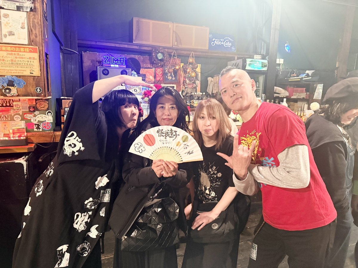 大阪は楽しい
今宵は怪我童子のサイン頂きました🥰
めっちゃうれしかったです✨
ありがとうございました❣️