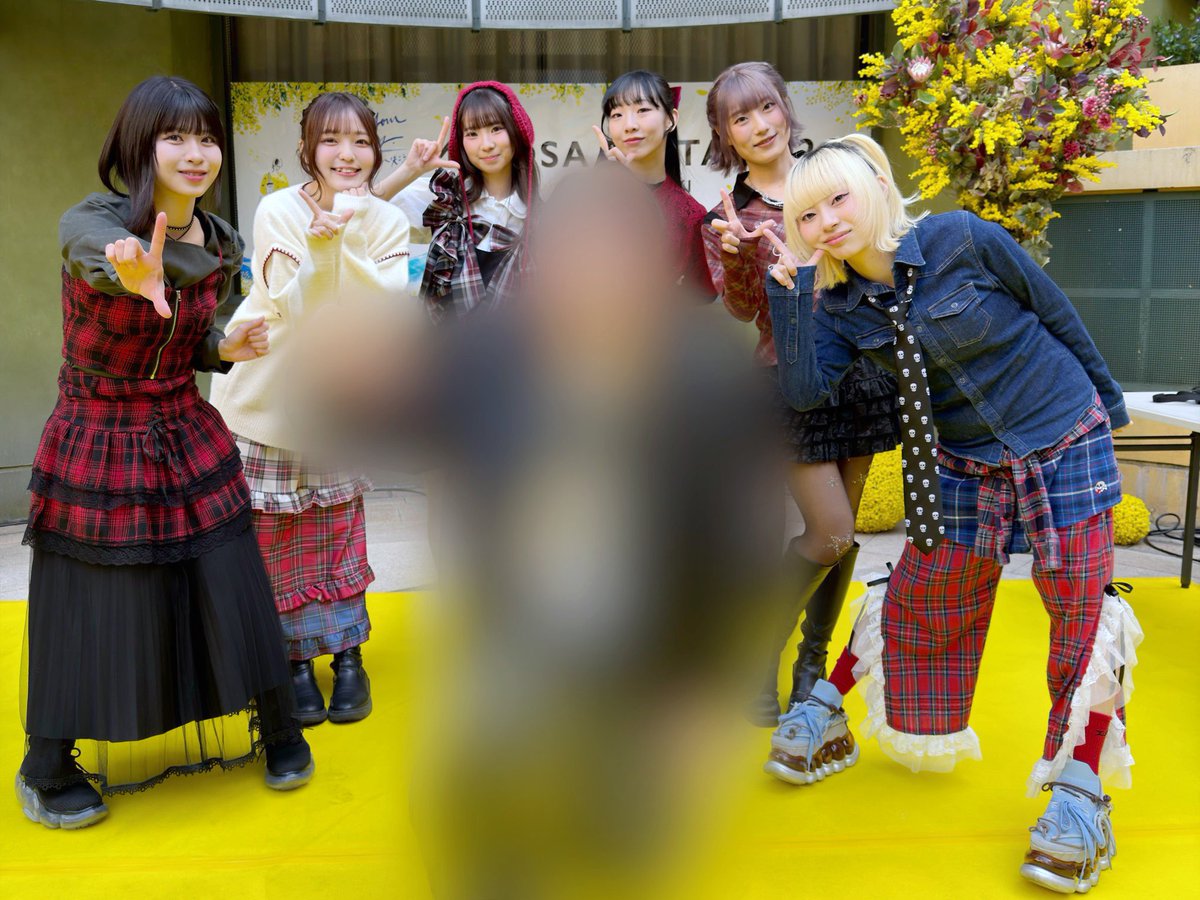 toku_mrkd's tweet photo. #ミモザフェスタ2026
ラチッタデッラがミモザで華やかに彩られた中、1日で3本ものライブが観れてとてもいい日になりました。6人のピンク衣装で久々の曲、生バンドの迫力と勢いのあるヌルリの演奏、10人揃ったマルカド、どれもいいものを見せてもらいました✨ありがとうございました🎶
#MARUKADO
#NULLI https://t.co/t28JtN8UxS