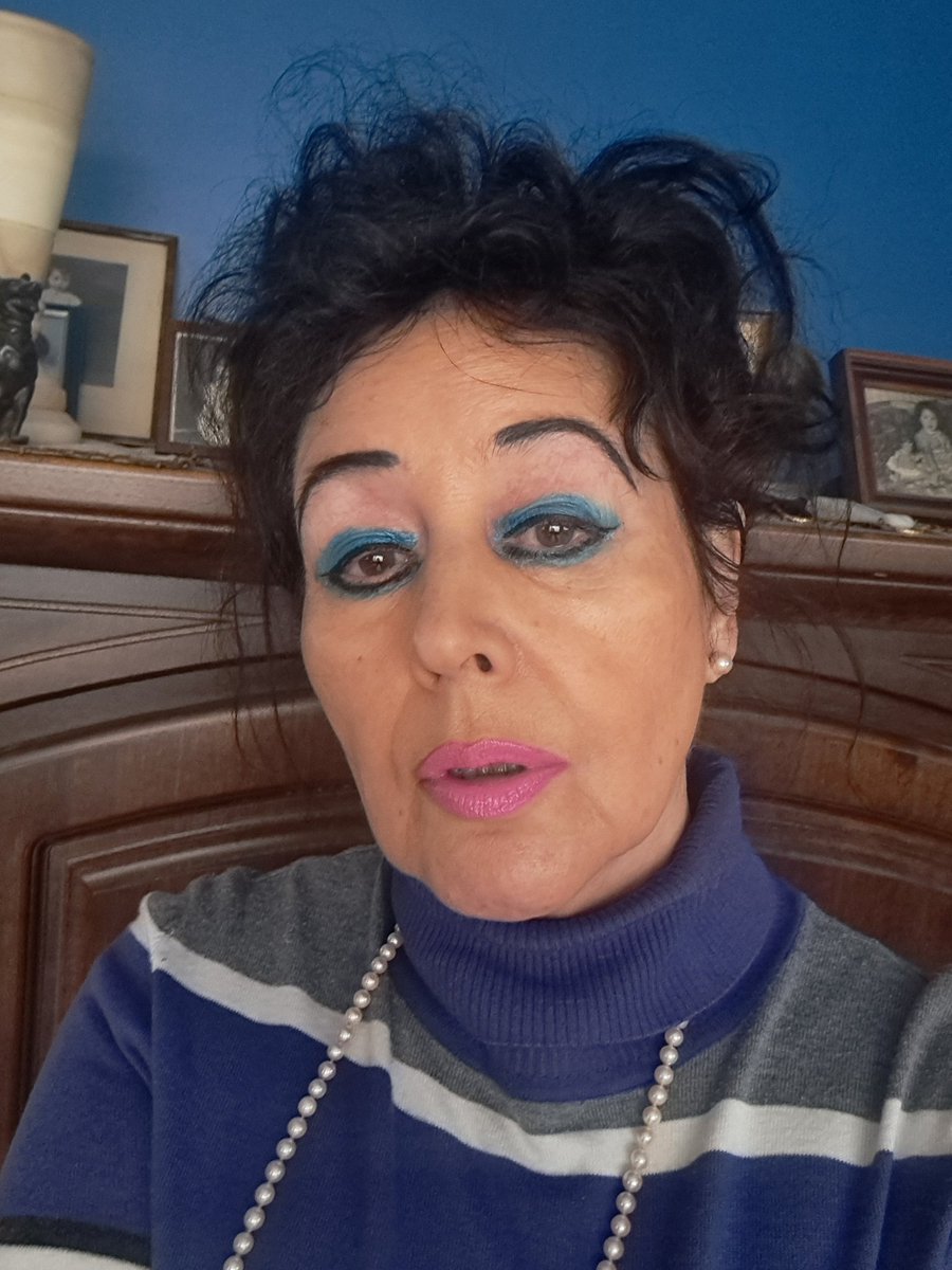 VCabuy's tweet image. De #outfitoftheday was er nog eentje van ons tweeën gecombineerd 🫶  In #purple and #grey  💜🩶
De trui van ons mam zo'n 35yo met mijn jeanspak van 25yo...Zo vinden de generaties nog altijd elkaar ❤️‍🩹
#jeansandvestApriori
#pullBettyBarclay 
Nice weekend, folks 🥰