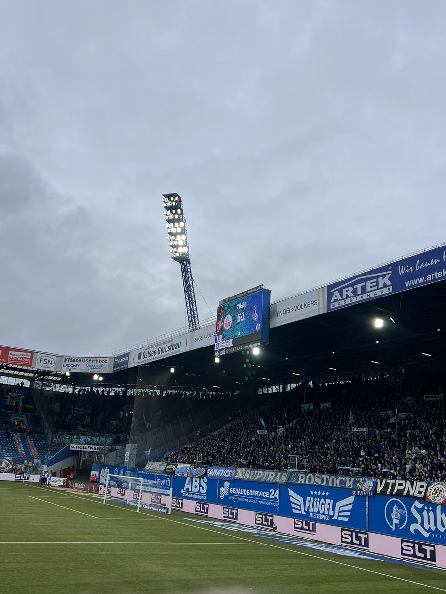 HANSAliveticker's tweet photo. 75‘ Toooooor im Ostseestadion! Der frische Sturm legt gleich gut los! Harenbrock knipst nach starker Kinsombi-Vorlage zum 5:1. Nochmal schriftlich fünf zu eins!
#FCHMSV
5:1 https://t.co/yARNiQu4j2