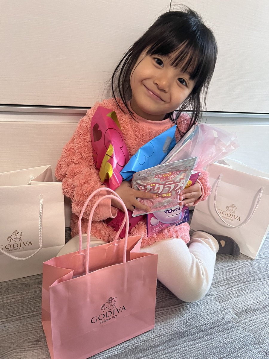 tennchan0702's tweet photo. 天ちゃん

#ホワイトデー 沢山頂きました😆

明日からお菓子三昧😍 https://t.co/OVwVidkt6p