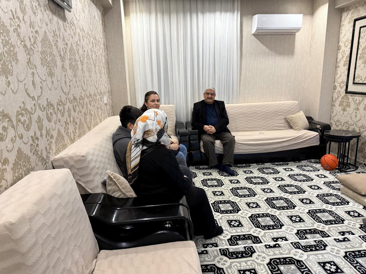 akkadnKarakopru's tweet photo. İlçe Yönetim Kurulu Üyemiz Sn. Mehmet Çerçi ve saygıdeğer eşleri ile birlikte  Kadın Kolları Başkan Yardcmız 
Zeliha Sönmez ' in de eşlik ettiği 
Ramazan'ın manevi atmosferinde gönüllere dokunmaya ailelerimizle buluşmaya devam ediyoruz
@RTErdogan @AkParti
#MilletimizleYolumuzBir https://t.co/cZneqVZjYX