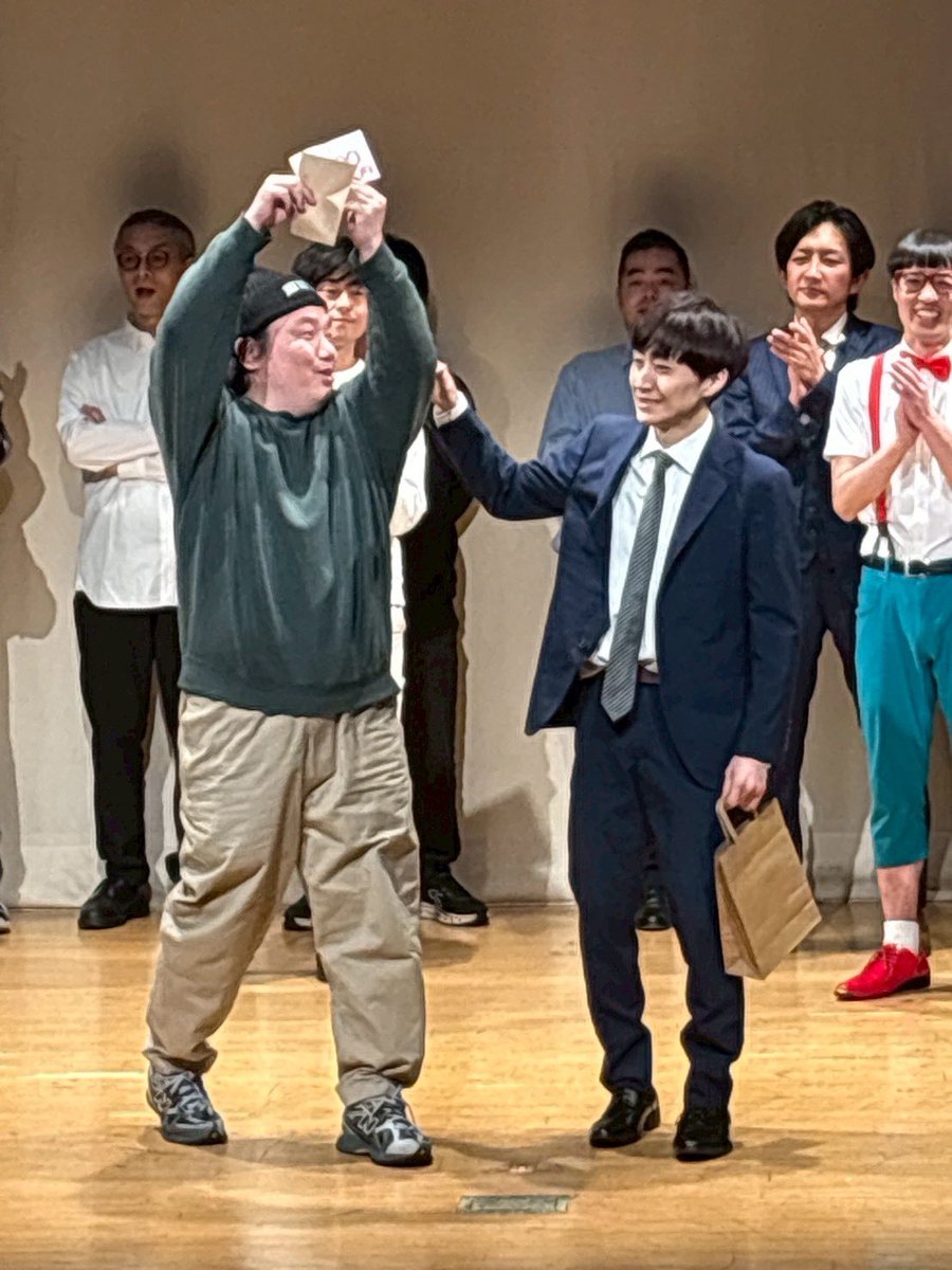 nagakoji's tweet photo. あめとムチでした！ご来場ありがとうございました！！
だいふくちゃんがオープニング間に合わなかったのに中MCでふざけて寿司屋の格好してました。エンディングでもはしゃいでました。
だいふくちゃんって何？ https://t.co/gxwxhLPAYt