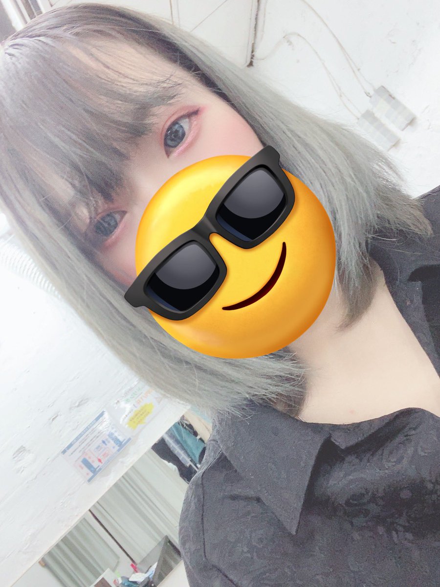 取り急ぎ
うさちゃん生誕ありがとうございました！！
呼んでくれてありがとう😭

しっきーのヘアメも何とか上手くいって良かった🙏
お客様も演者様も暖かすぎた現場でした

改めてうさちゃんおめでとう！！

☆セトリ☆
・心做し
・コールボーイ(乾杯出演：清季、ホーリー、羽咲しろう)