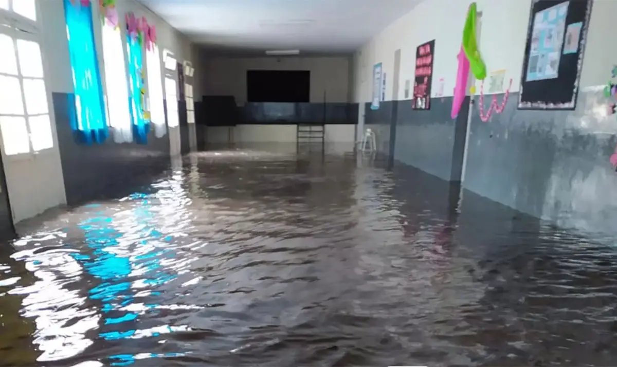 Inundaciones en Tucumán: más de 200 escuelas no retomarán las clases el lunes
El Ministerio de Educación informó que en varias localidades del interior no están dadas las condiciones para el regreso del alumnado.<a href="/lagaceta/">lagaceta</a>
