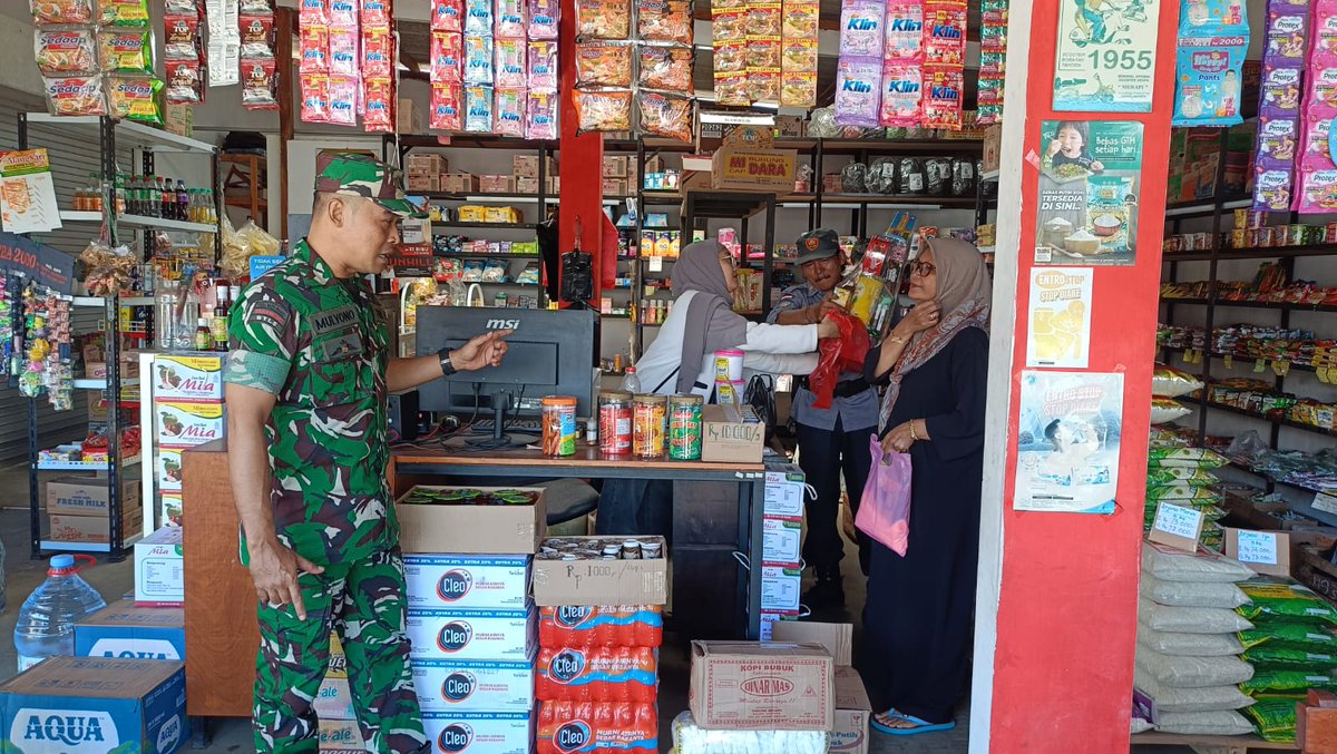 0819Kodim's tweet photo. Jelang Lebaran, Babinsa Cek Harga Sembako di Pasar
@puspentni
@tni_angkatan_darat
@kodam5brw
@korem083baladhikajaya
@bersama_rakyat_tni_kuat
@pemkabpasuruan
@pemkotpasuruan
@lintas_daerah_news
@seputar_pasuruan
@Kohir99
#produktif
#tnimengabdidanmembangunbersamarakyat https://t.co/1UkvPG8cLG