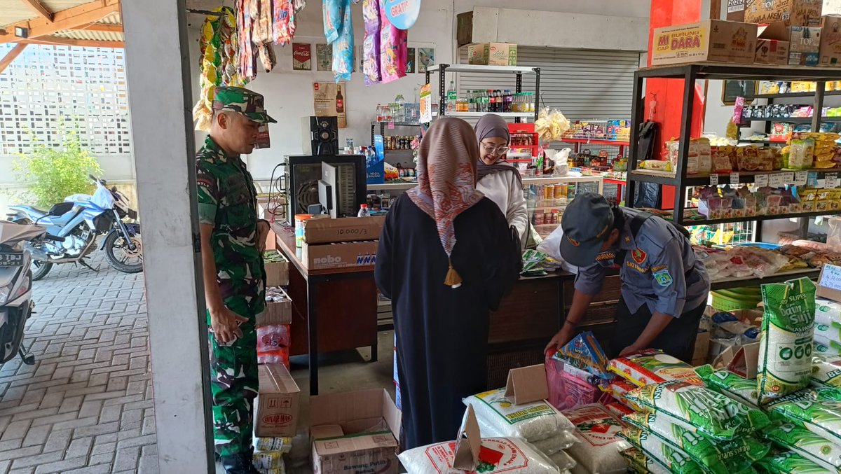 Jelang Lebaran, Babinsa Cek Harga Sembako di Pasar
<a href="/puspentni/">puspen_tni</a>
@tni_angkatan_darat
<a href="/kodam5brw/">Kodam5Brw</a>
@korem083baladhikajaya
@bersama_rakyat_tni_kuat
@pemkabpasuruan
<a href="/pemkotpasuruan/">Pemkot Pasuruan</a>
@lintas_daerah_news
@seputar_pasuruan
@Kohir99
#produktif
#tnimengabdidanmembangunbersamarakyat