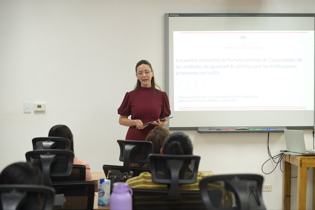 MMujerRD's tweet image. Realizamos el Encuentro Trimestral en el marco de la #EDI, dirigido a las Unidades de Igualdad de Género.

Trabajamos el eje “Mujeres en los Negocios y la Nueva Ley de Compras Públicas”, destacando cómo el nuevo marco normativo puede fortalecer la participación económica de las