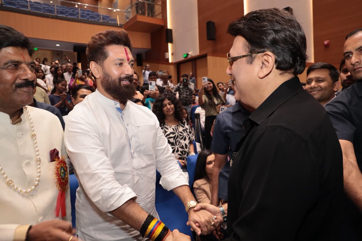 iChiragPaswan's tweet photo. जन कल्याण मोर्चा द्वारा पिछले कई दशकों से स्वास्थ्य, शिक्षा और वंचित वर्गों के उत्थान के लिए किए जा रहे प्रयास वास्तव में सराहनीय हैं। डॉ. अशोक चौधरी जी एवं उनकी पूरी टीम को इस सराहनीय पहल के लिए हार्दिक शुभकामनाएँ। https://t.co/emCPVx71PW