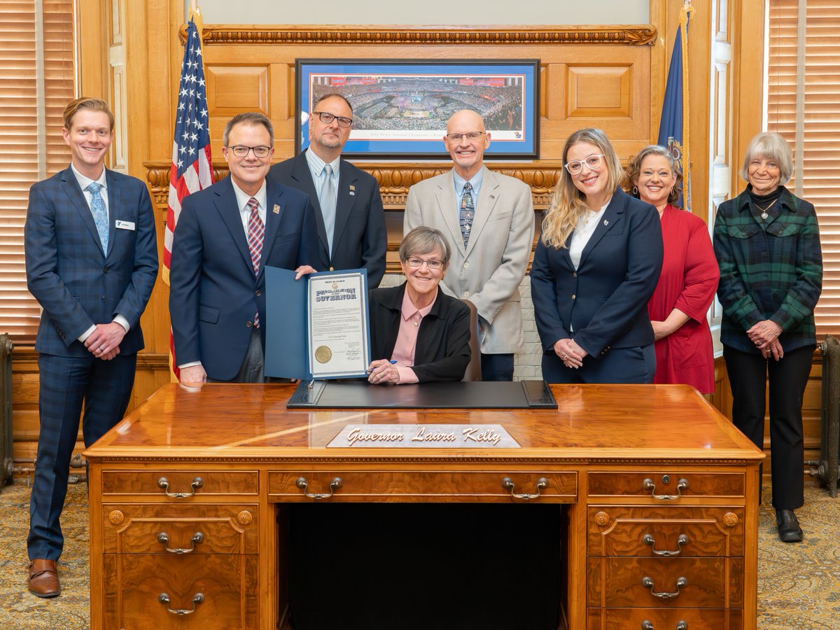 Dole Institute of Politics tweet media