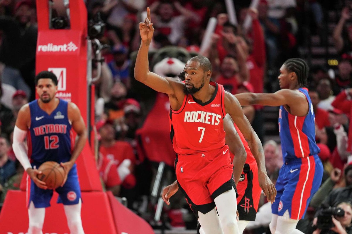 Notify Picks tweet media