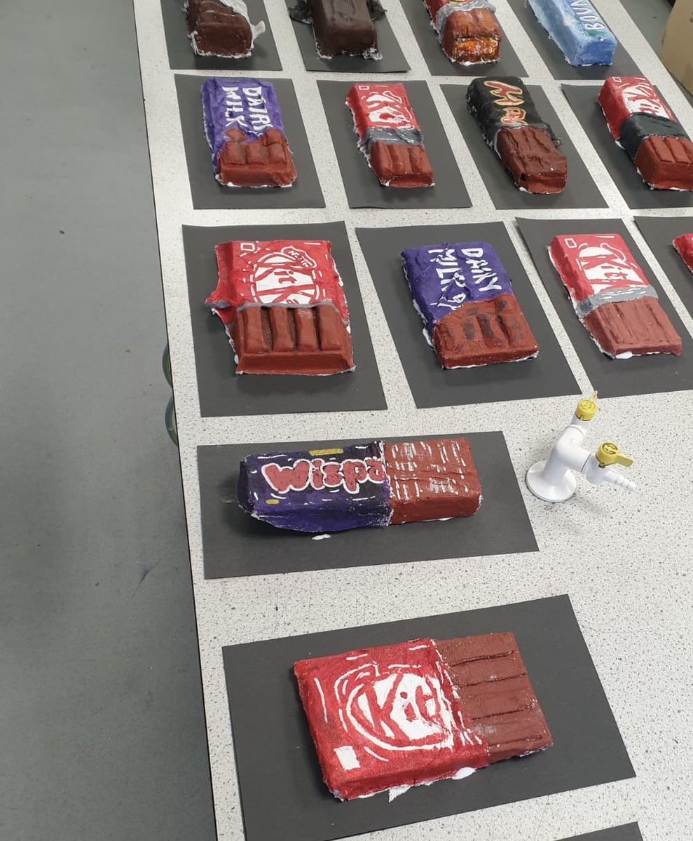 edenboysbolton's tweet image. Y10 pupils have utalised visual skills to create 3D Modroc Choco Bars for their 'sweet treats' project. Using acrylic paints effectively  enhanced the detail and presented a refined finish making them look appetising to take a bite!  🍫 #Art #StarCreative #WeAreStar