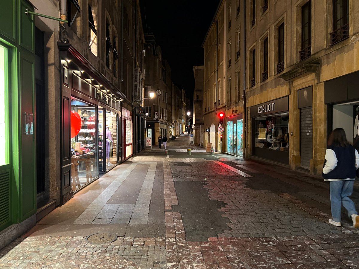 F_Desouche's tweet photo. Jeune homme poignardé à mort le 14-Juillet à Metz (57) : le meurtrier a fui en Espagne où il voulait rejoindre l'Afrique, il a été interpellé (MàJ : Mohamed Sylla, qui était arrivé en France en tant que MNA, condamné à 25 ans de réclusion)

 https://t.co/N8d0c9END4 https://t.co/K4R7pb3eKI