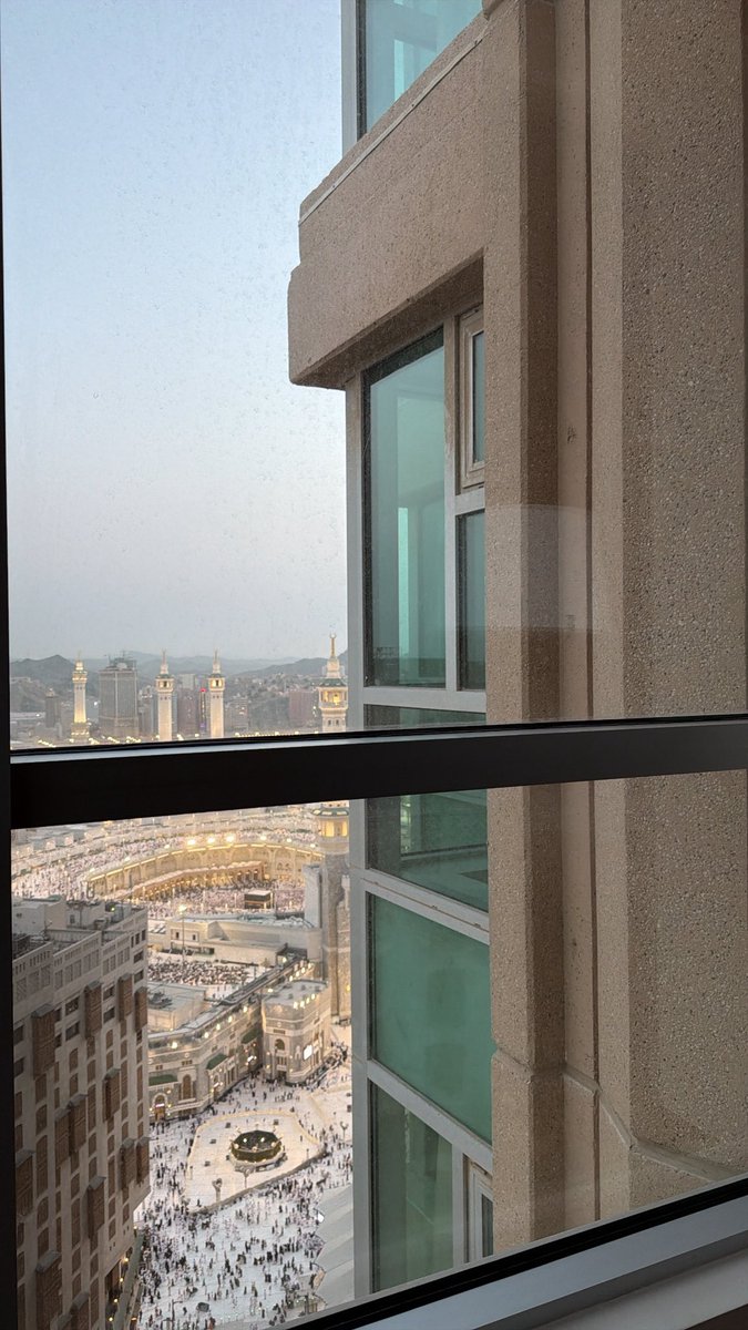 reemA_01a's tweet photo. طاب اللّقاء و قرّت الأعين وارتَوى القَلب ❣️

الحمدلله على التّمام والكَمال، اللهم تقبّل منا ولا تترك لنا دعاءً الا وقد اجبته ولا ذنباً إلا غفرته، اللهم اجعلها عمرة مقبولة وسعياً مشكوراً وذنباً مغفوراً 🤍🤍 https://t.co/ZgZG5FR4Mn