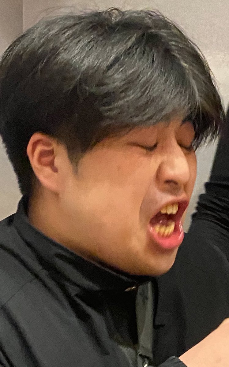 rippe9811's tweet photo. 優勝できて気分いい時にこの顔はもっと気分良くなる🥸 https://t.co/MtyqhQEydc