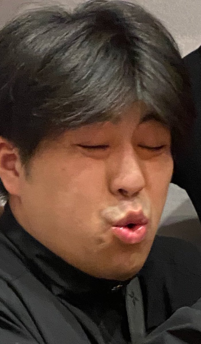 rippe9811's tweet photo. 優勝できて気分いい時にこの顔はもっと気分良くなる🥸 https://t.co/MtyqhQEydc