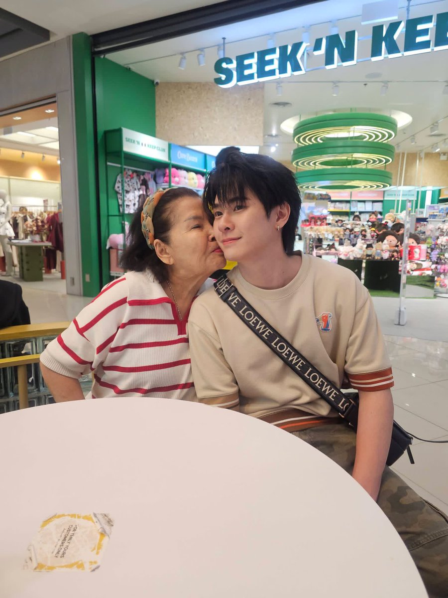 bammtmd's tweet photo. นจกกับคุณยาย น่ารักมากกก

#JackieJackrin https://t.co/SlPzJZXldH