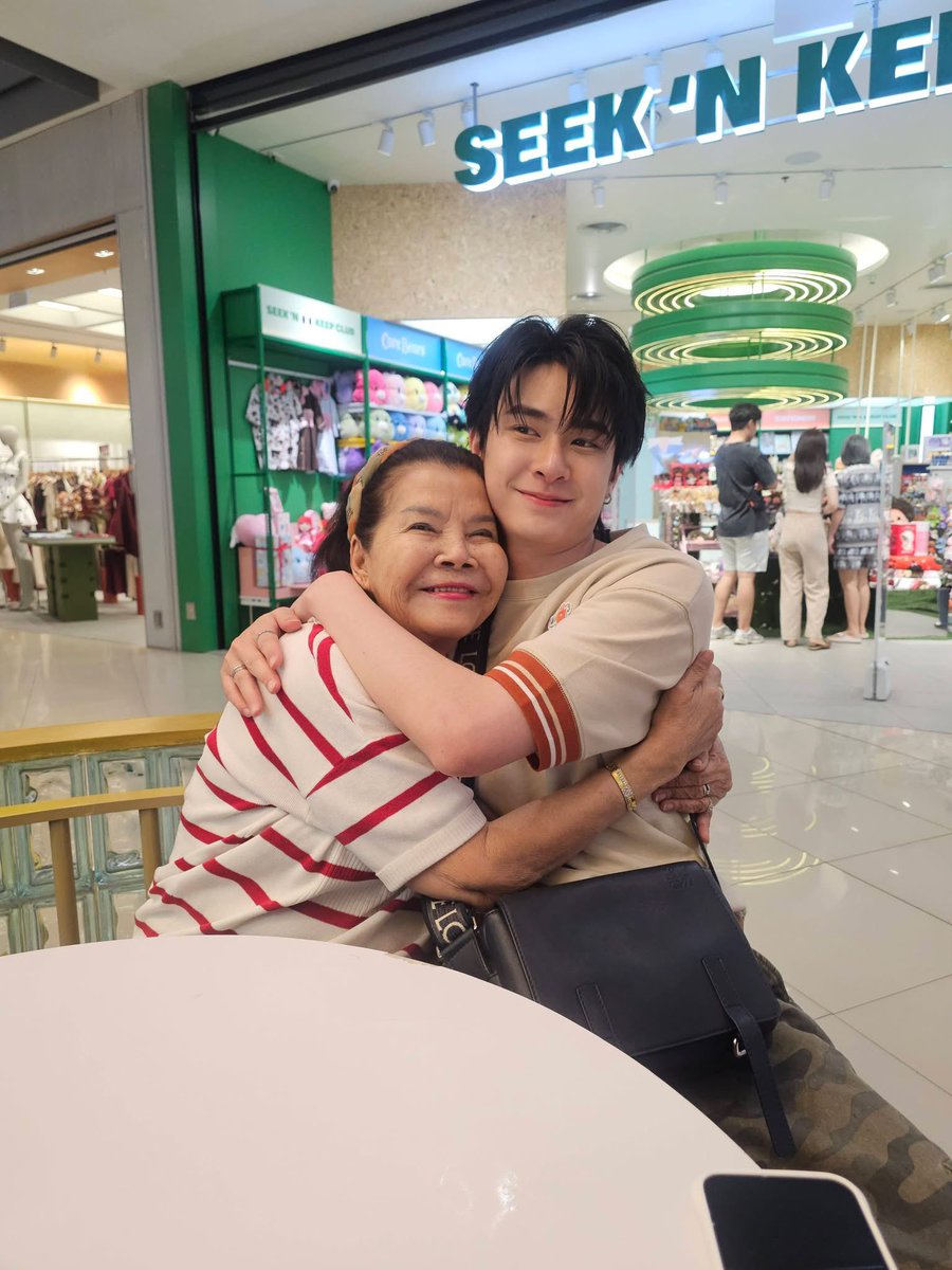 bammtmd's tweet photo. นจกกับคุณยาย น่ารักมากกก

#JackieJackrin https://t.co/SlPzJZXldH