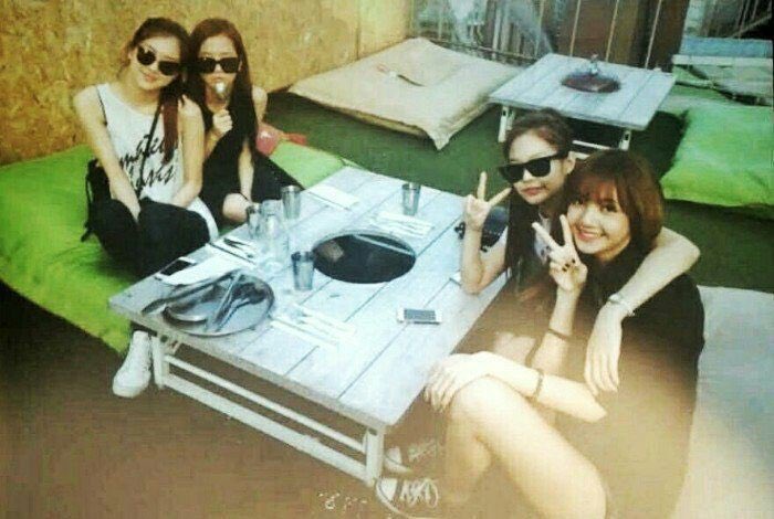pinksbabymon's tweet photo. currently missing rookie blackpink https://t.co/f8uQjF1jIy