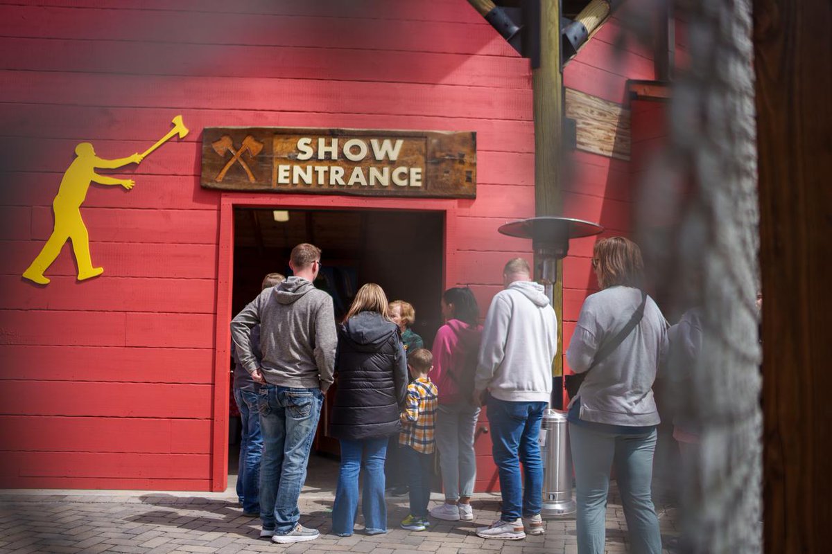 Paula Deen's Lumberjack Feud Supper Show tweet media