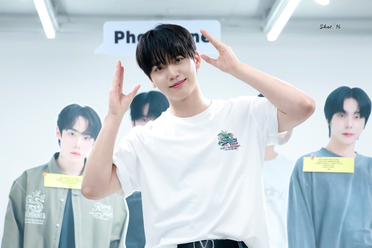 해피벌스데이🎂💕

#HAPPY_HYUK_DAY
#OMEGA_X #오메가엑스
#HYUK #혁 #양혁