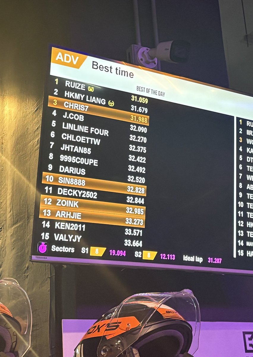 Chloettw tweet media