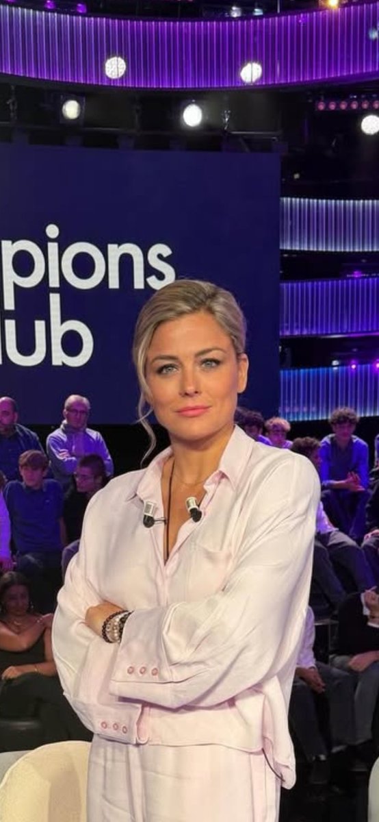 chemsier's tweet image. Laure Boulleau 

Quelques belles photos de la magnifique et très charmante @laureboulleau 
😍

#chemisier #blouse #satin #soie