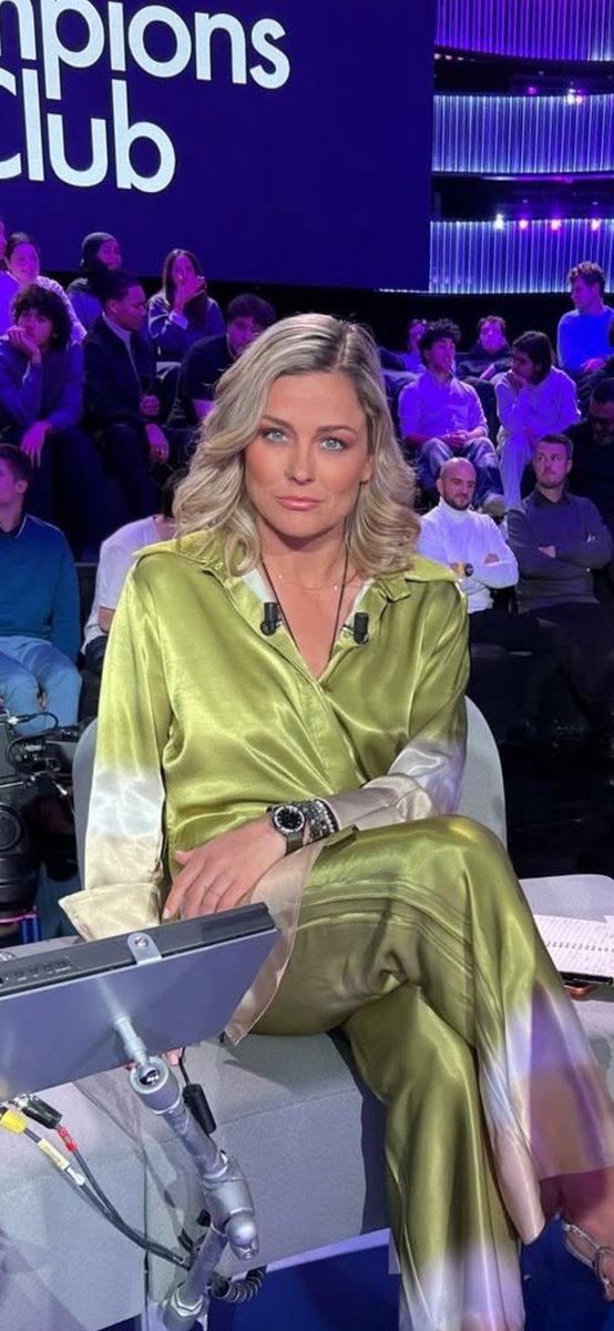 chemsier's tweet image. Laure Boulleau 

Quelques belles photos de la magnifique et très charmante @laureboulleau 
😍

#chemisier #blouse #satin #soie